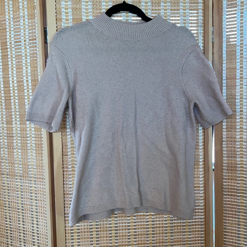 Short sleeve sweater